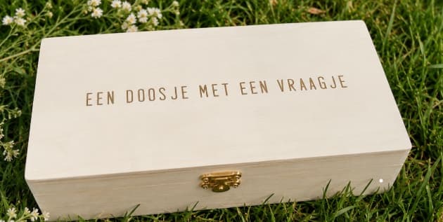 Houten doosje met een vraagje van Maison July